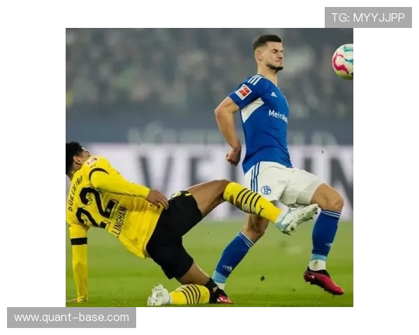 沙尔克对阵德累斯顿首发阵容：霍伊伦与卡拉曼搭档 波拉特出任核心角色