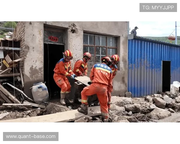 马竞基金会携手志愿消防员共同运送灭火物资支持抗灾行动 马竞基金会携手志愿消防员共同运送灭火物资支持抗灾行动