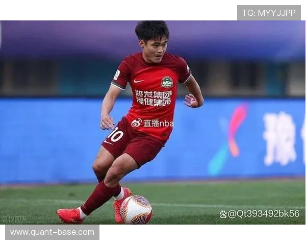 黄紫昌登陆苏超引发球迷欢呼体现纯粹足球精神的集体共鸣 黄紫昌登陆苏超引发球迷欢呼体现纯粹足球精神的集体共鸣