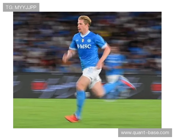 半场：那不勒斯1-0卡利亚里，韦尔加拉助攻卢卡头球破门